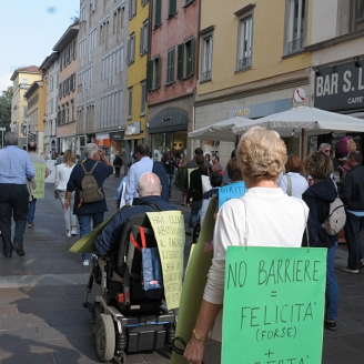 Il corteo prosegue verso la meta