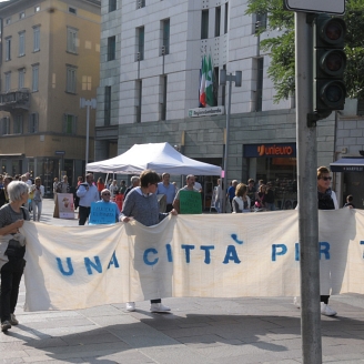 Verso la meta, cioè Palazzo Frizzoni